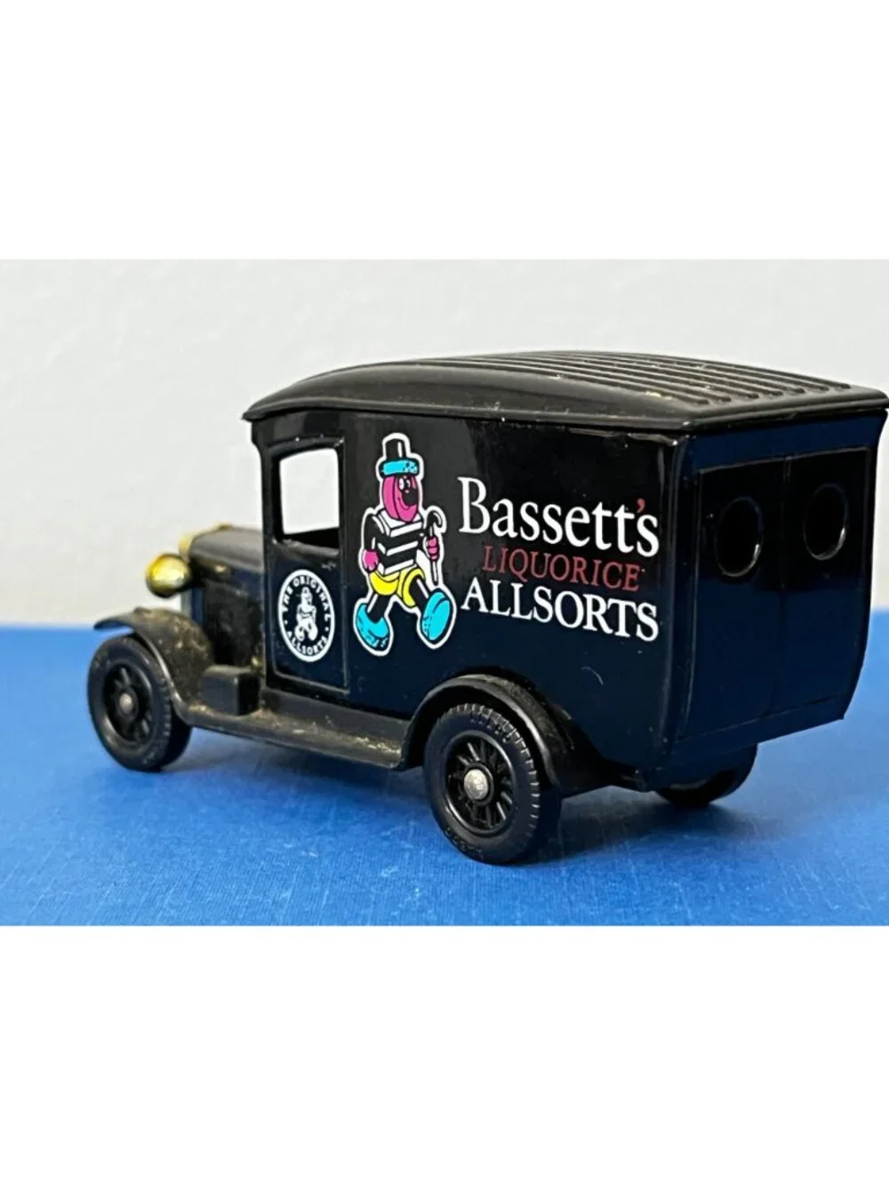 Lledo Days Gone Model A Ford Van Black Bassett's Liquorice Allsorts